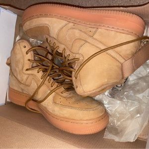 Nike Air Force 1 Flax outdoor green high top